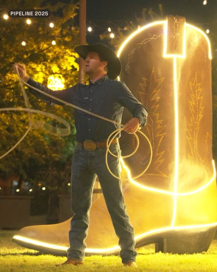 A trick roper at the Pipeline 2025 evening event